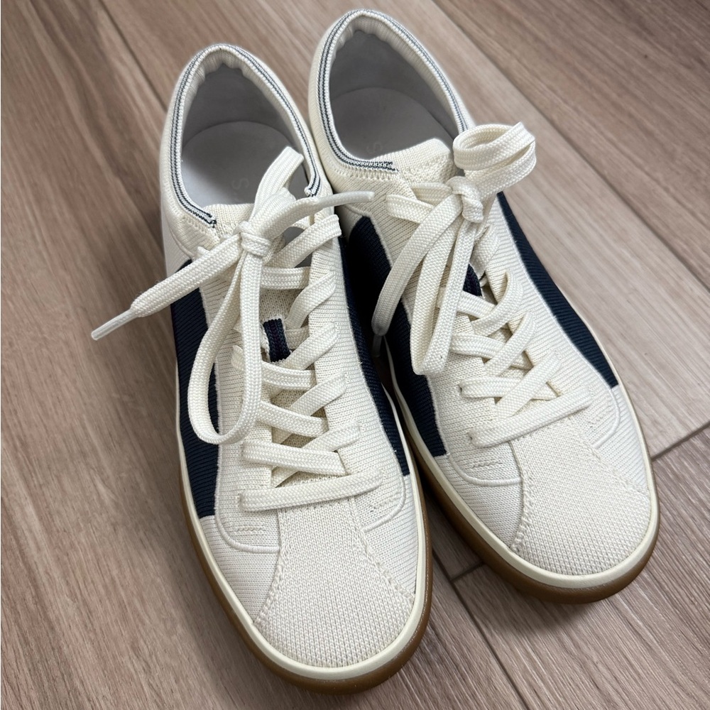 Rothy’s the lace up sneakers